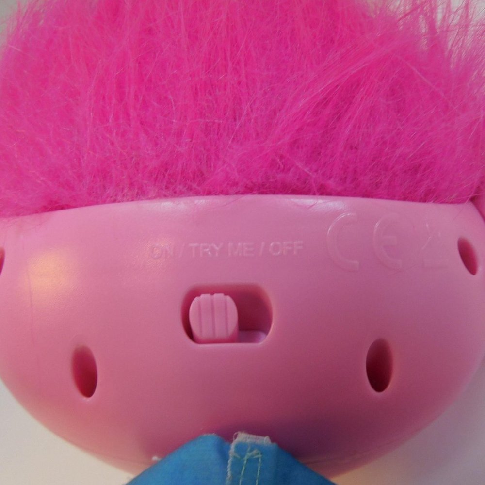 Hasbro Dreamworks Trolls Talking Light-Up Princess Poppy - Picture 7 of 8